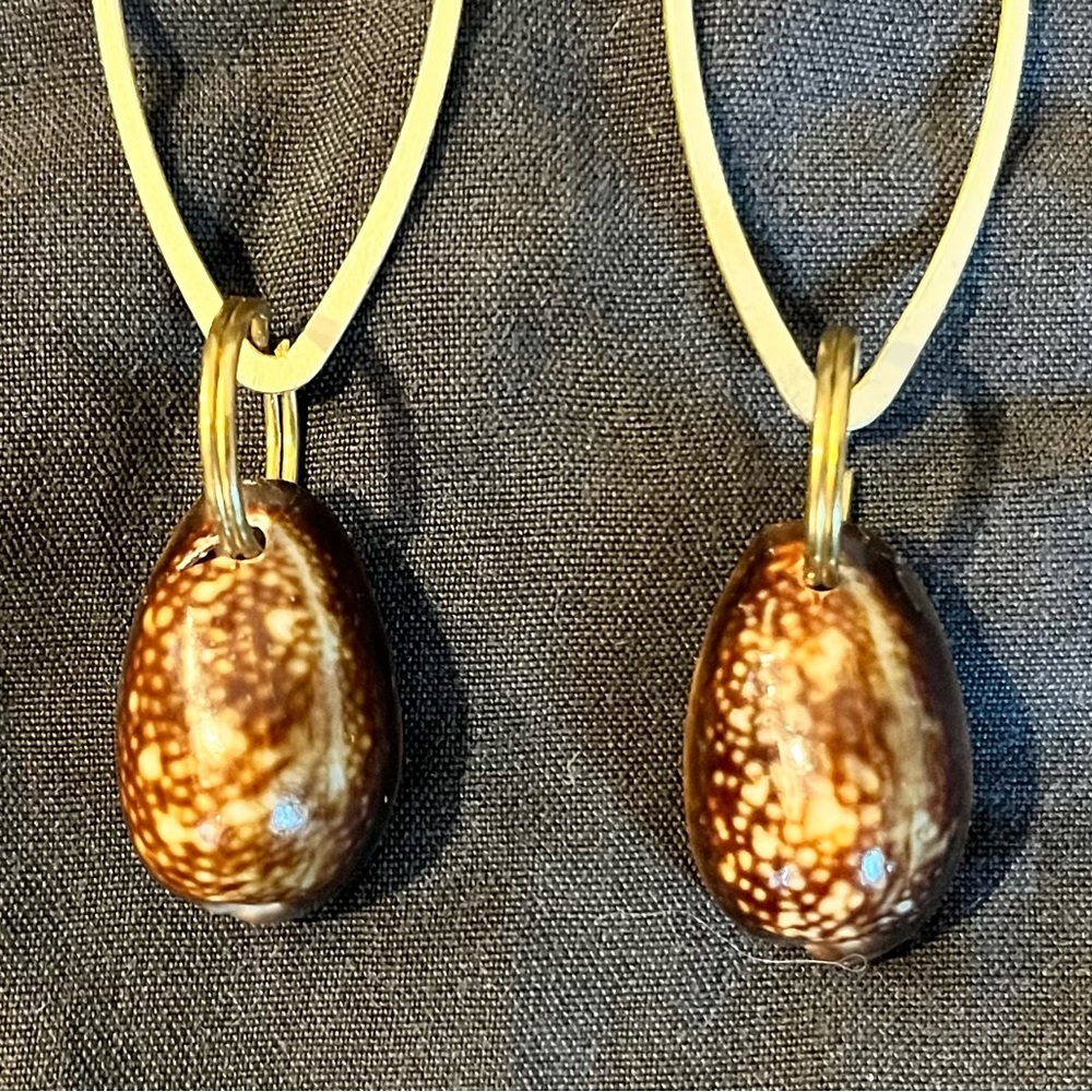 Maui ✨Cowlrie shell earrings 
Handmade unique gift